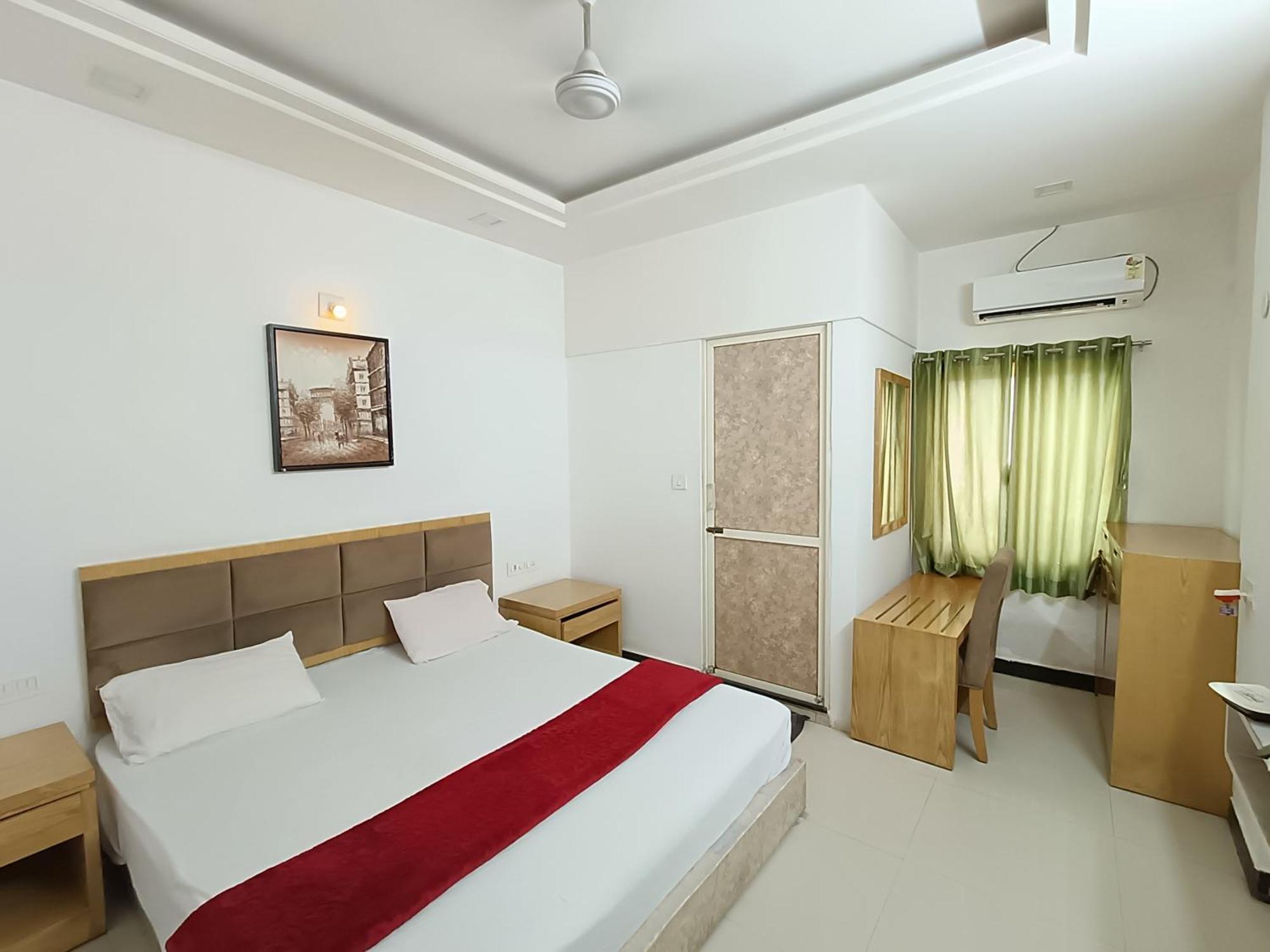 Stay Guru Usha Residency Bhuj Luaran gambar