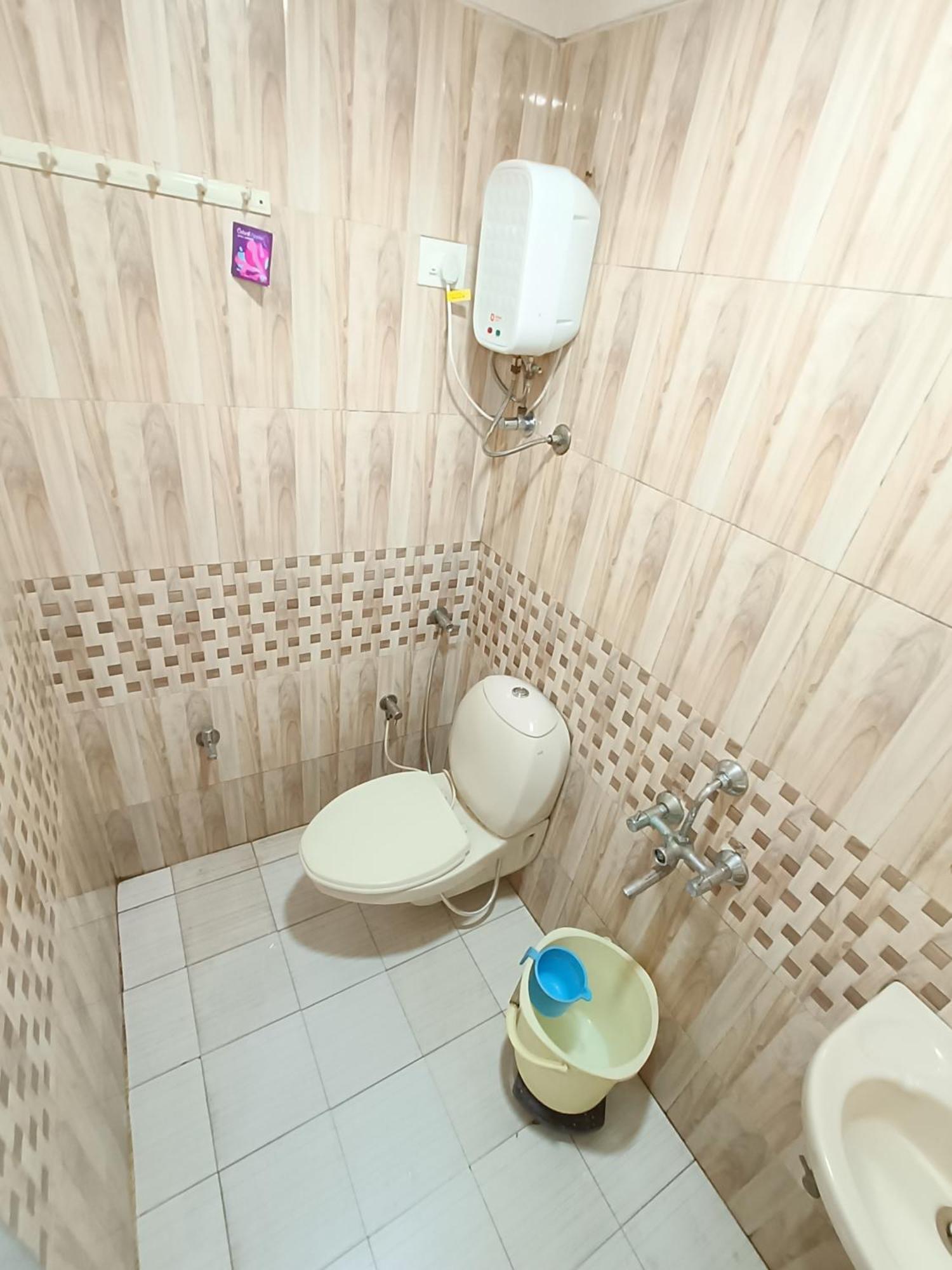 Stay Guru Usha Residency Bhuj Luaran gambar