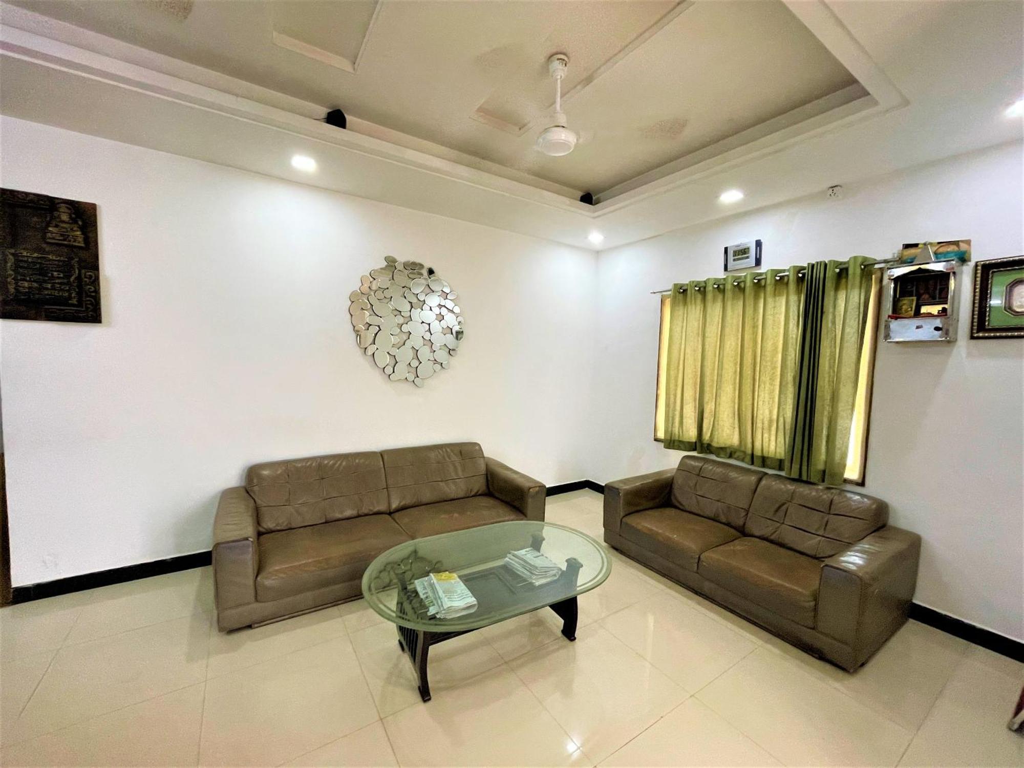 Stay Guru Usha Residency Bhuj Luaran gambar