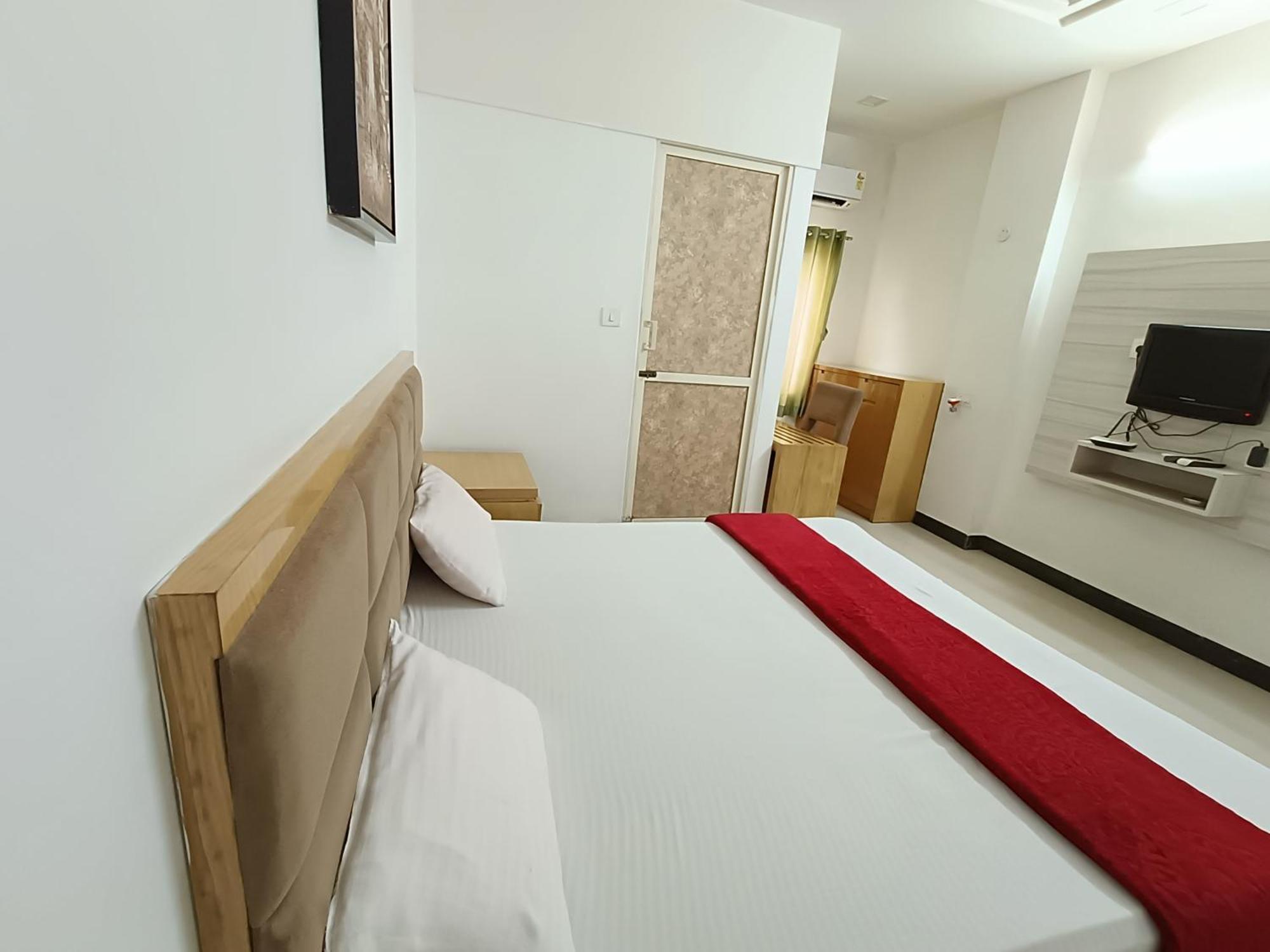 Stay Guru Usha Residency Bhuj Luaran gambar