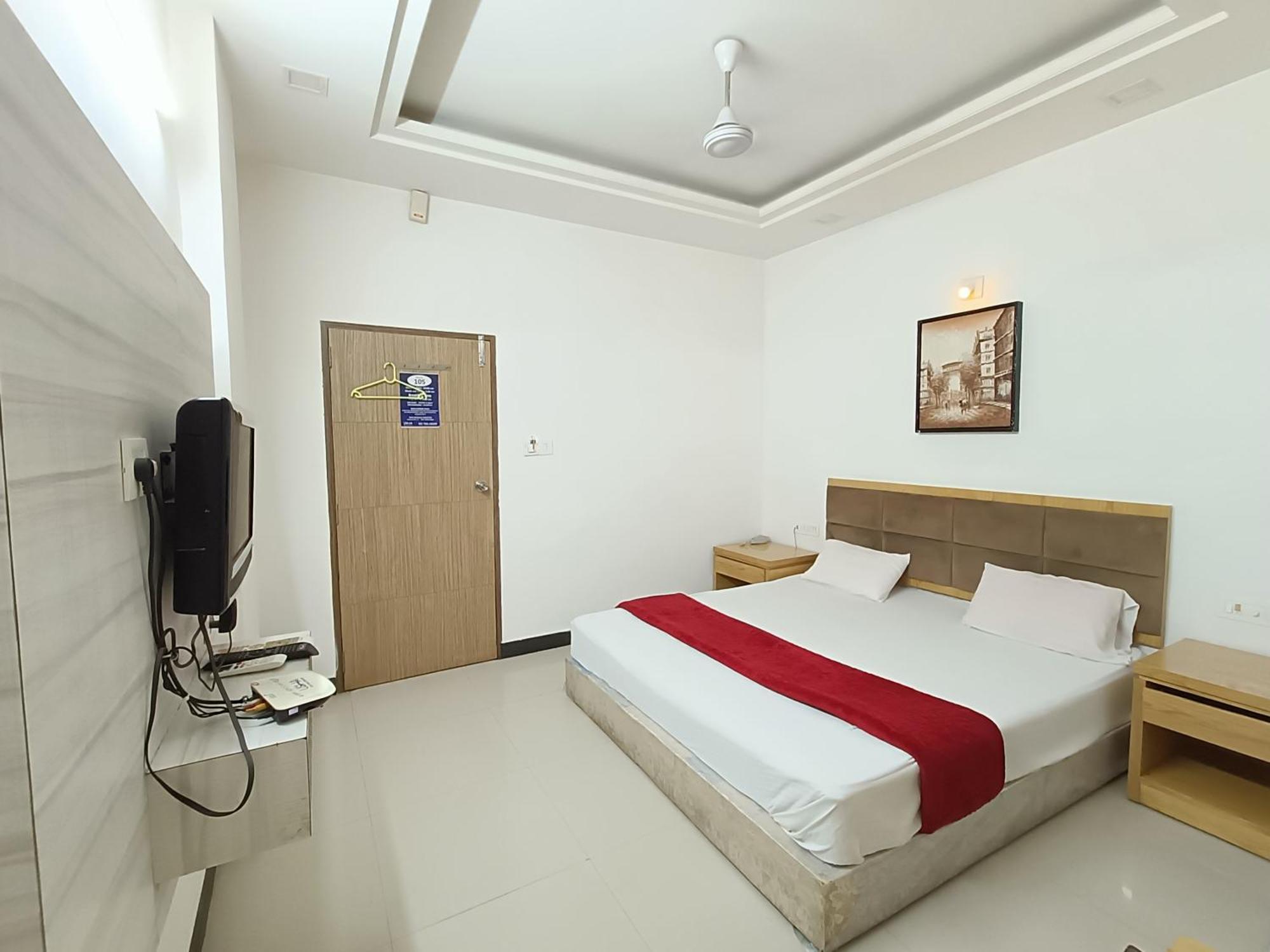 Stay Guru Usha Residency Bhuj Luaran gambar