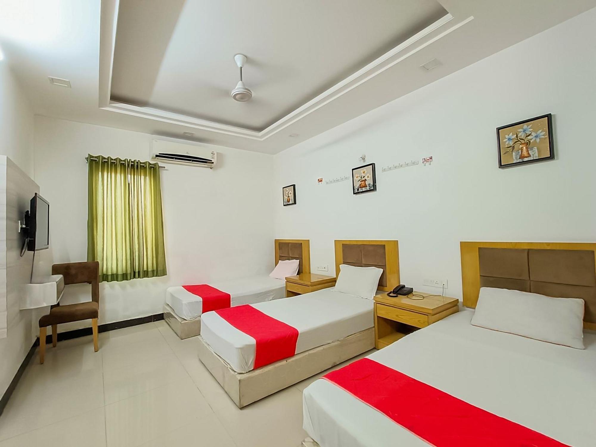 Stay Guru Usha Residency Bhuj Luaran gambar