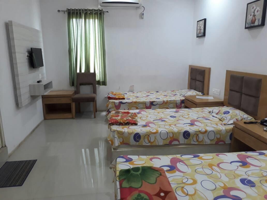 Stay Guru Usha Residency Bhuj Luaran gambar