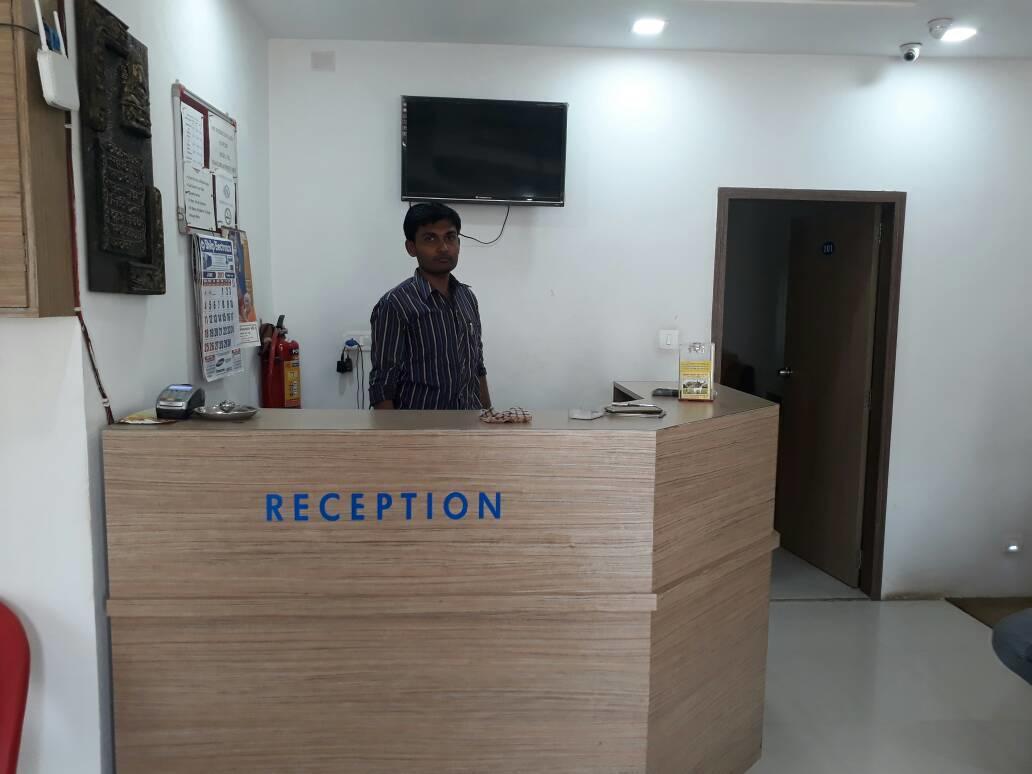 Stay Guru Usha Residency Bhuj Luaran gambar