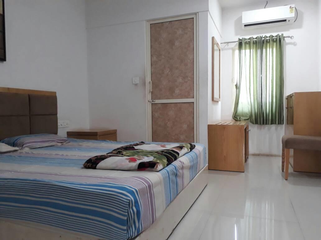 Stay Guru Usha Residency Bhuj Luaran gambar