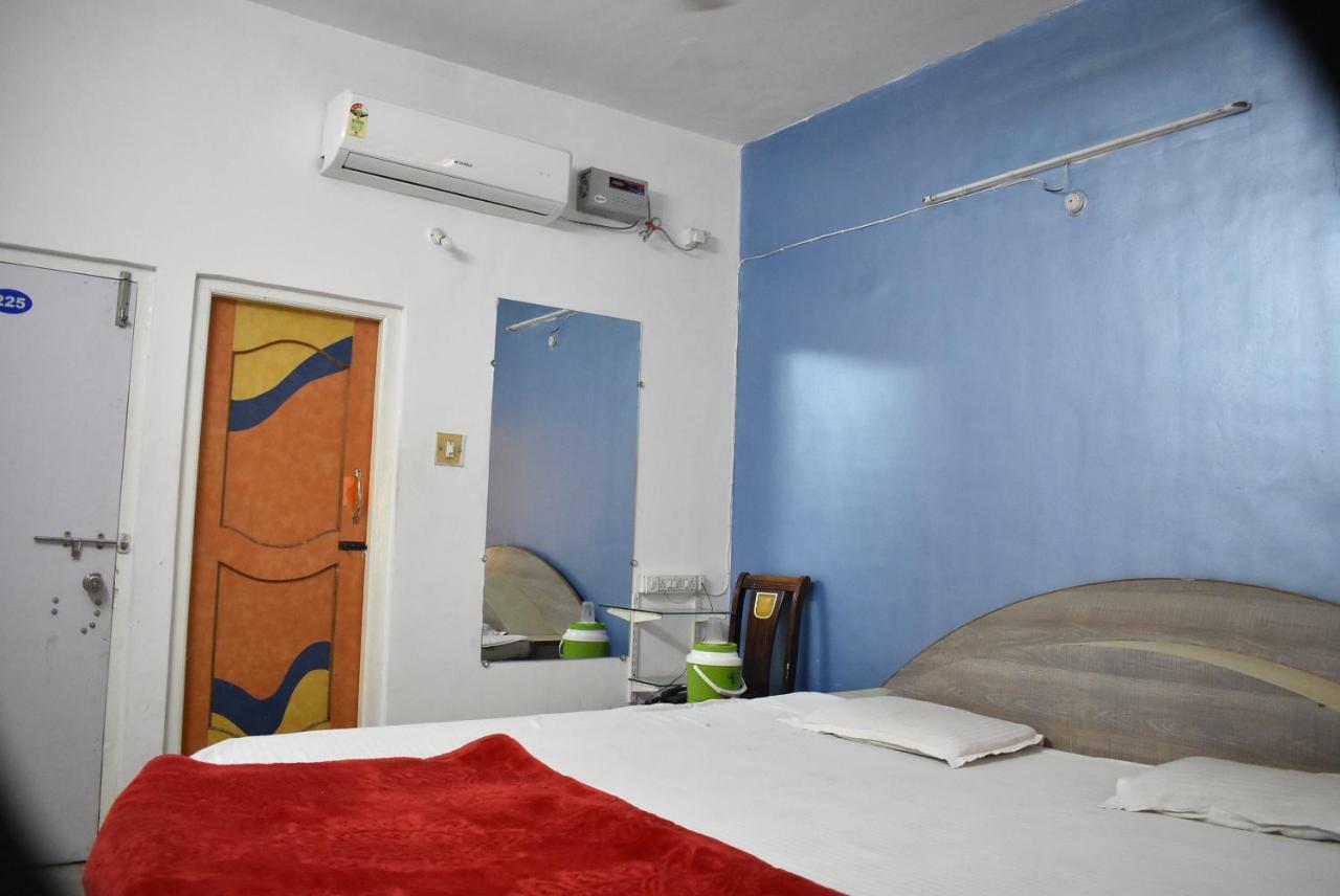 Stay Guru Usha Residency Bhuj Luaran gambar