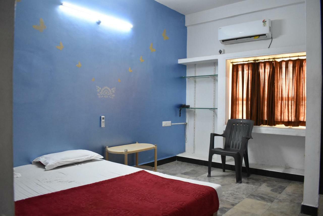 Stay Guru Usha Residency Bhuj Luaran gambar