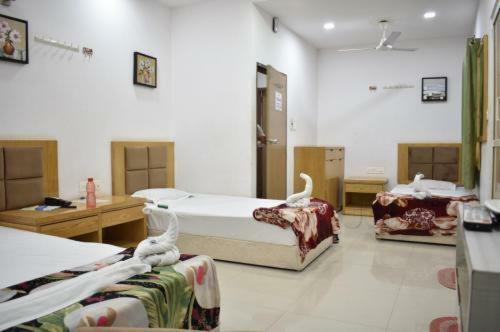 Stay Guru Usha Residency Bhuj Luaran gambar
